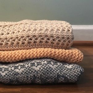 Set of 3 sweaters!